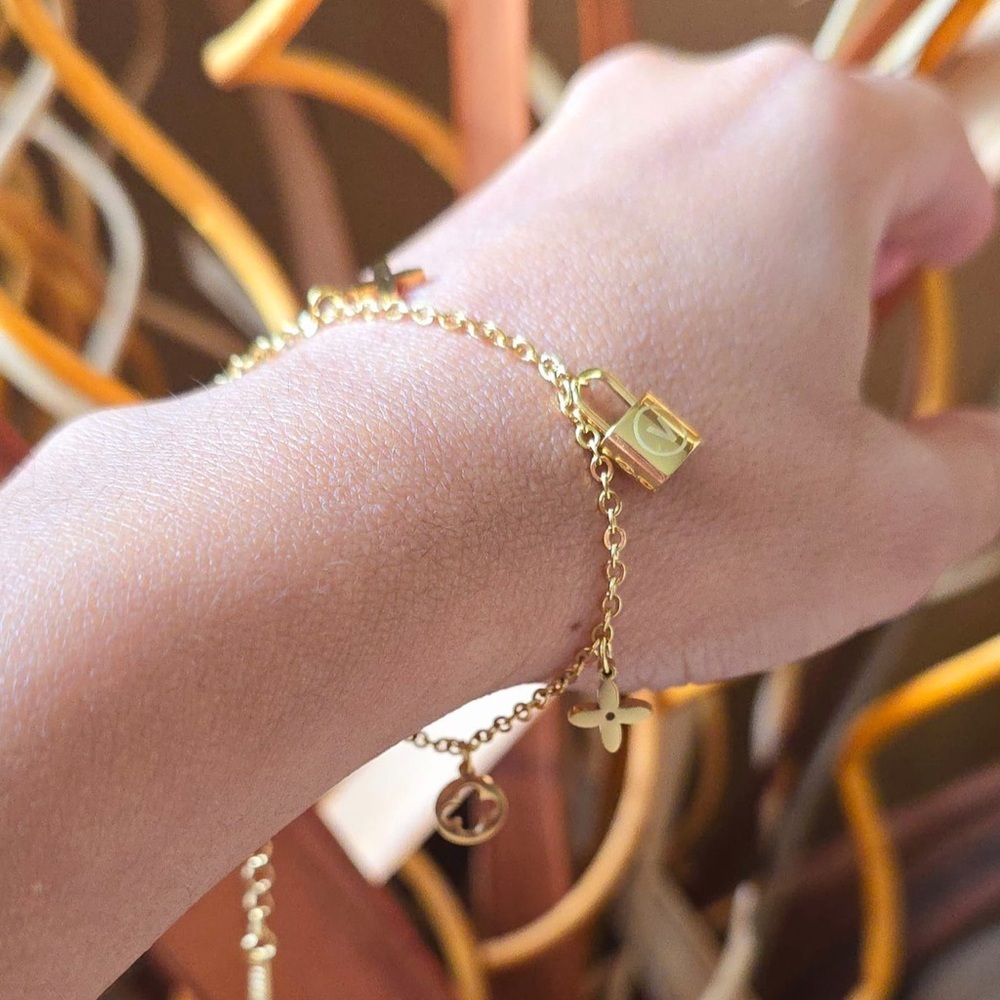 18K Gold Designer Charm Bracelet with Lock and Flower Accents - Picture 4 of 8